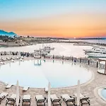 Hotel Royal Marina Luxe Hotel & Casino & Yacht Port 5*