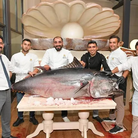 Hotell Royal Marina Luxe Hotel & Casino & Yacht Port 5*