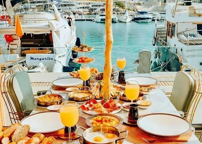 ホテル Royal Marina Luxe Hotel & Casino & Yacht Port キレニア