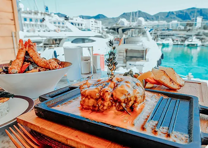 Royal Marina Luxe Hotel & Casino & Yacht Port 5* キレニア