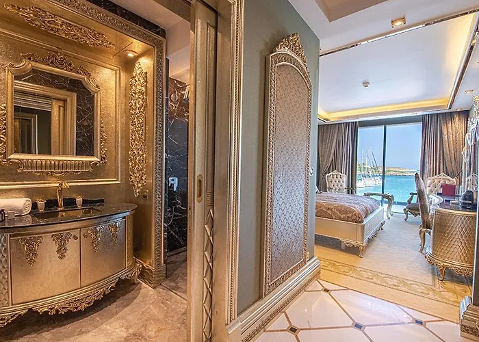 Royal Marina Luxe Hotel & Casino & Yacht Port 5* キレニア