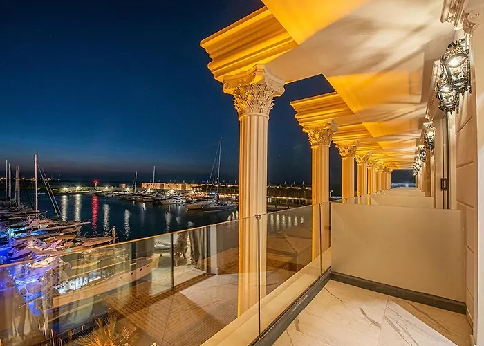 Royal Marina Luxe Hotel & Casino & Yacht Port ホテル