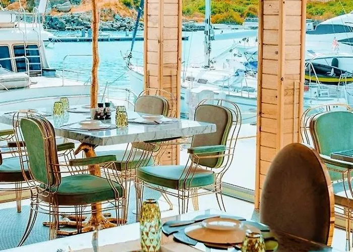 Royal Marina Luxe Hotel & Casino & Yacht Port ホテル キレニア