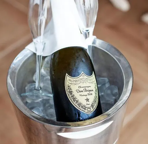 ホテル Royal Marina Luxe Hotel & Casino & Yacht Port キレニア