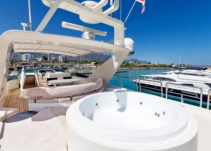 Royal Marina Luxe Hotel & Casino & Yacht Port ホテル 5*