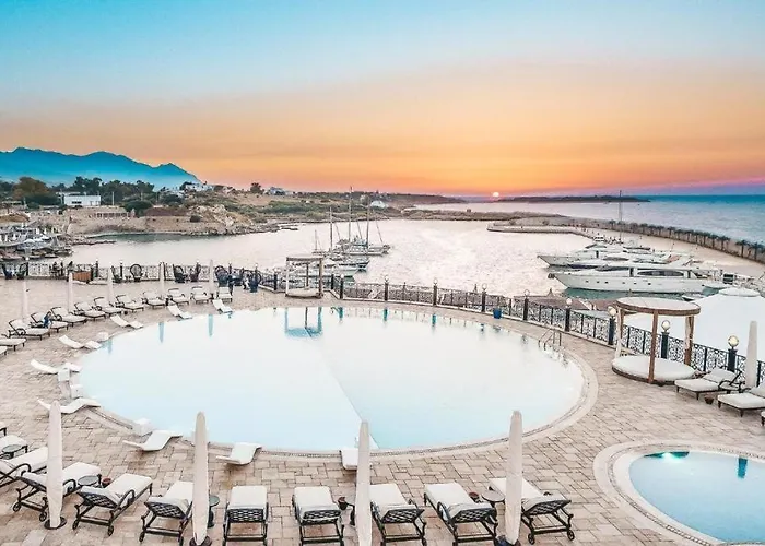 ホテル Royal Marina Luxe Hotel & Casino & Yacht Port 5*