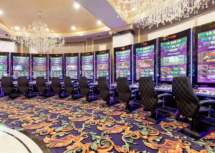 Royal Marina Luxe Hotel & Casino & Yacht Port キレニア