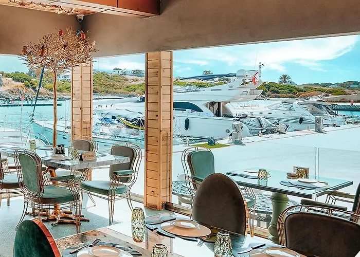 Royal Marina Luxe Hotel & Casino & Yacht Port 5* キレニア