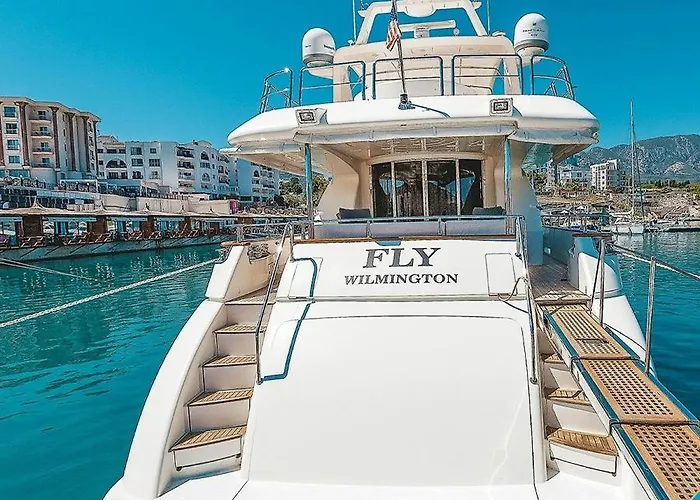 Royal Marina Luxe Hotel & Casino & Yacht Port ホテル 5*