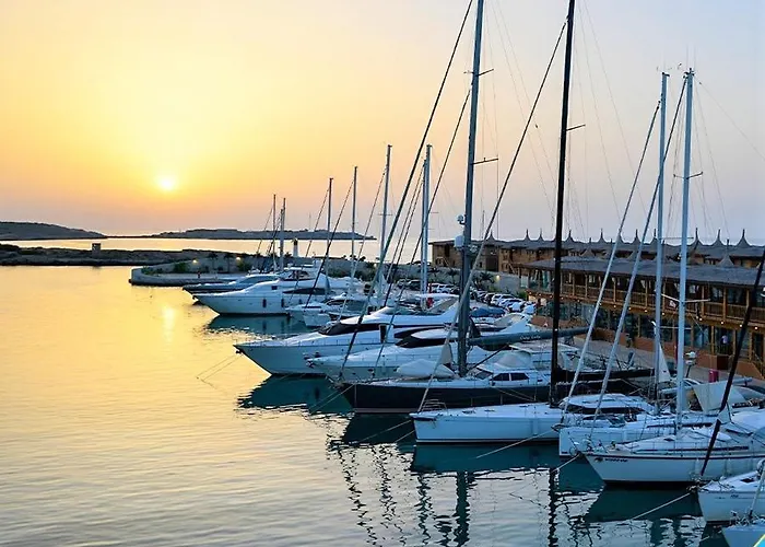 Royal Marina Luxe Hotel & Casino & Yacht Port キレニア