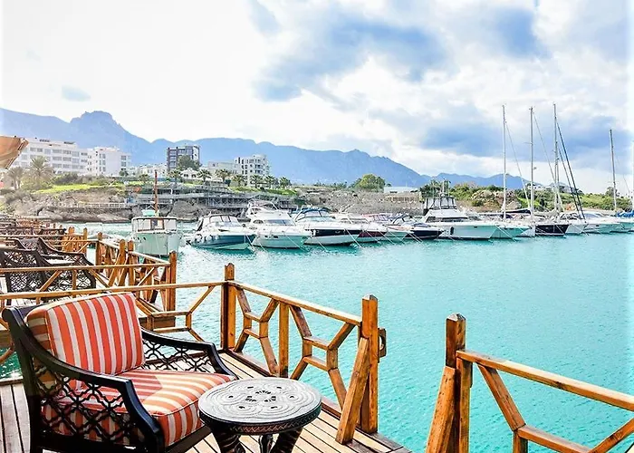 Royal Marina Luxe Hotel & Casino & Yacht Port キレニア