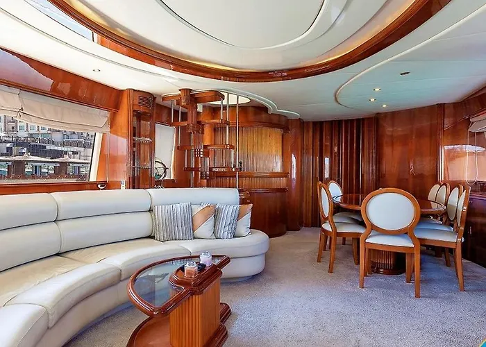 Royal Marina Luxe Hotel & Casino & Yacht Port ホテル 5*