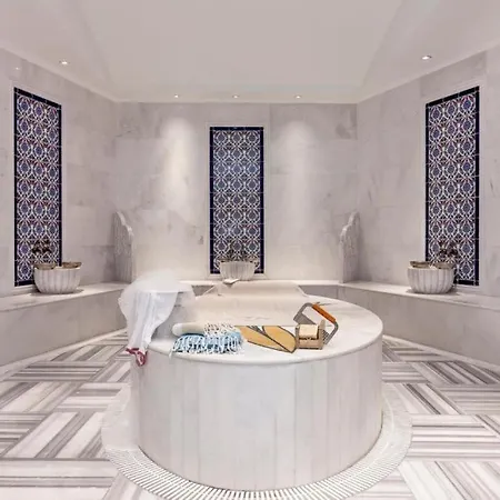 Ξενοδοχείο Royal Marina Luxe Hotel & Casino & Yacht Port 5*