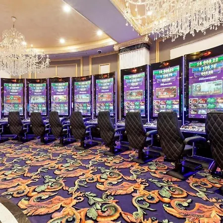 Royal Marina Luxe Hotel & Casino & Yacht Port Κερύνεια